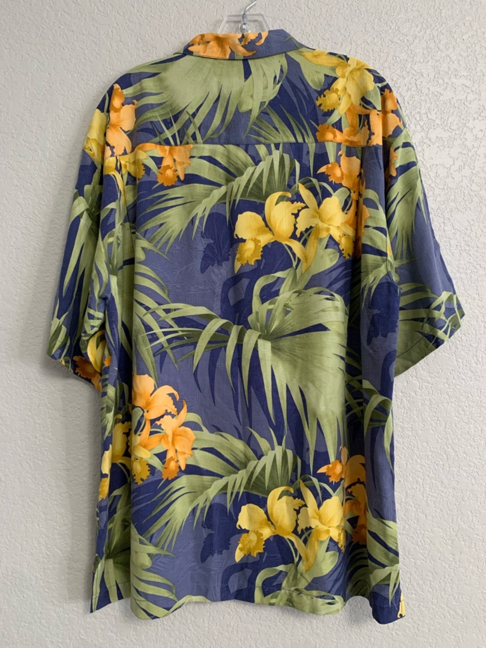 Tommy Bahama Shirt Men XL Silk Floral  Hawaiian Print Short Sleeve Button Preppy - Picture 2 of 12